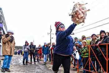 turkeybowling350x234 Icy Turkey Bowling at FDGD